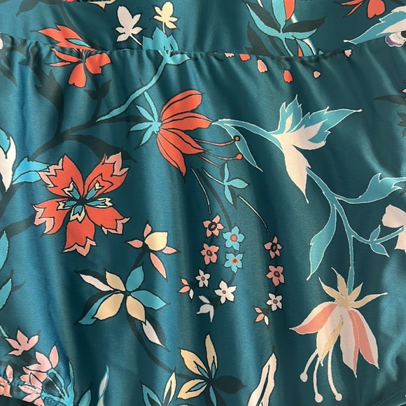 Ruffle cap sleeve, plunging V neckline, vintage, inspired floral onepiece suit. - Picture 2 of 6